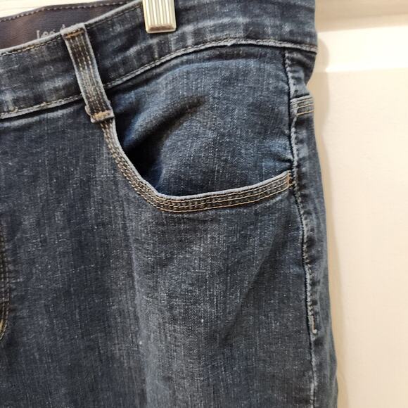 Lee Women's Sinfully Soft Jean's size 18 med, Mid Rise, Dark Wash - Picture 4 of 12